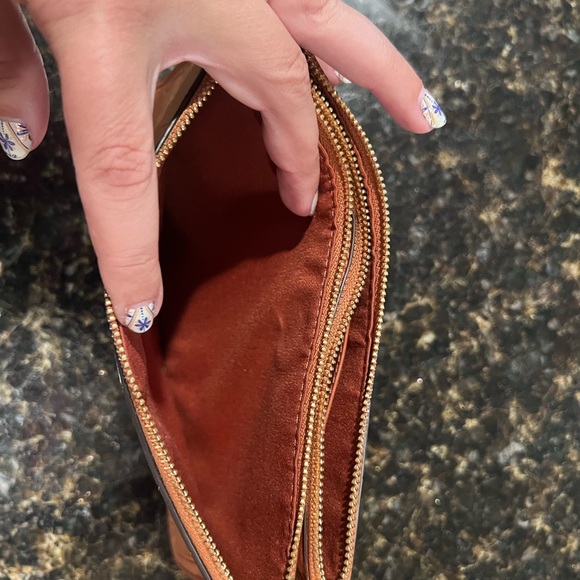 Authentic Coach wristlet - Picture 5 of 7